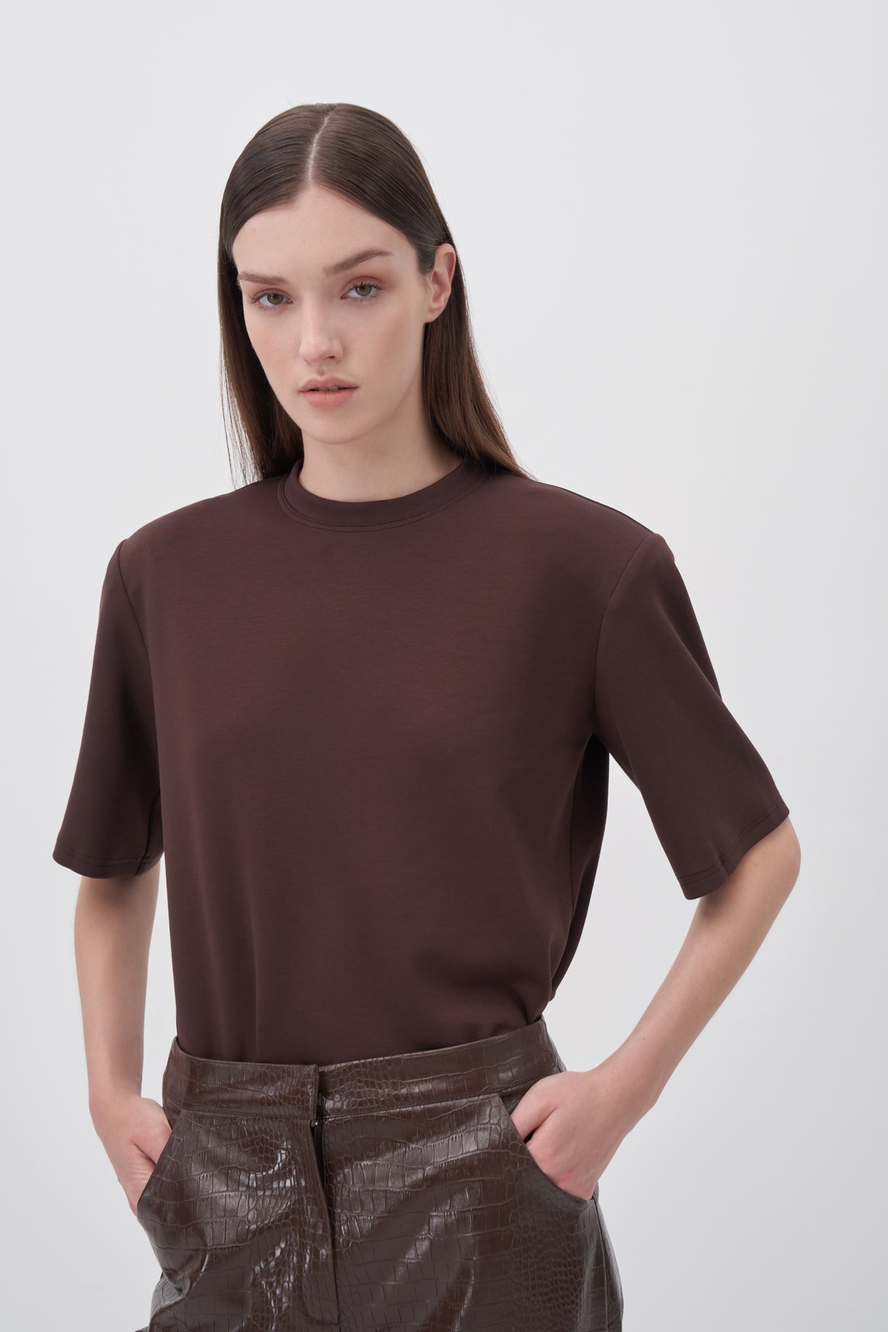 T-Shirt mit Schulterpolstern und halblangen Ärmeln