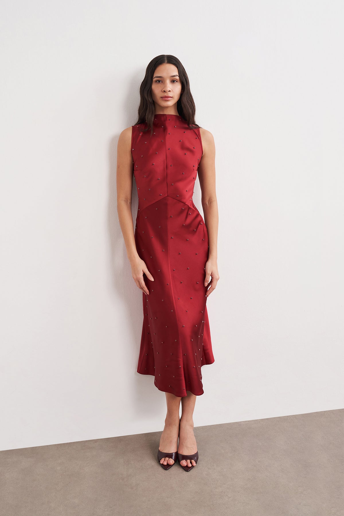 Satin Midikleid mit Strass und Stehkragen